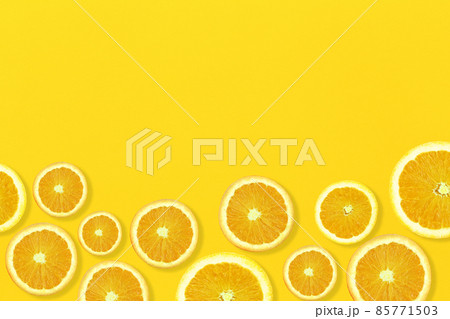 Sliced orange on yellow paper floor and have copy space. 85771503
