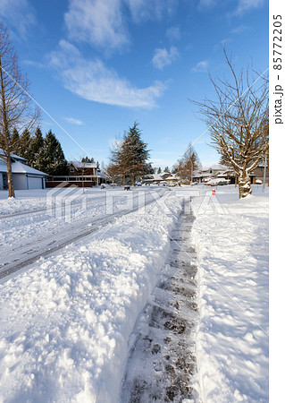 Residential Neighborhood in the Suburbs with White Snow covered road 85772205