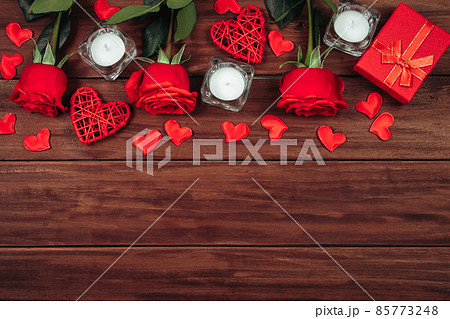 Red roses and hearts on dark wooden background. Valentine's day postcard concept. 85773248