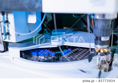 Auto sample with glass vials and blue caps for HPLC analysis of the biological samples. Research of oncological diseases. Auto sample with glass vials and blue caps for HPLC analysis of the biological samples. Research of oncological diseases. 85773934