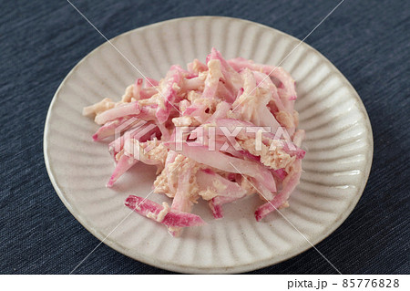 赤カブとシーチキンの和え物(手料理) 赤カブとシーチキンの和え物(手料理) 85776828