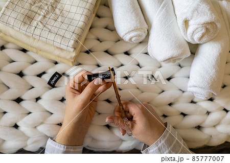 Top view female hands cutting sticky marker label tag use scissors for towels storage Marie Kondo 85777007