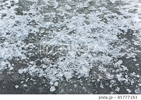 東京都内の道路が雪で凍結した風景 東京都内の道路が雪で凍結した風景 85777163