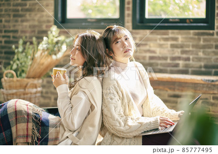 女性同士 友達 女性同士 友達 85777495