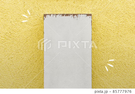 【タイトル向き】壁に立てかけた木の板 【タイトル向き】壁に立てかけた木の板 85777976