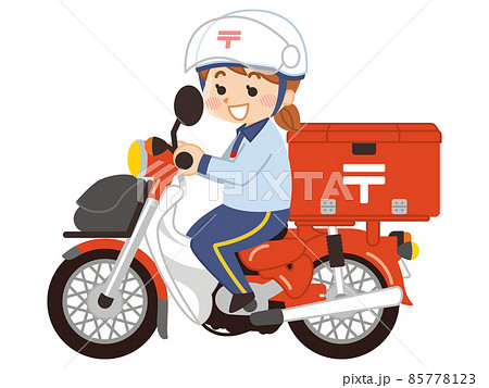 郵便局員の女性がバイクで郵便配達 85778123