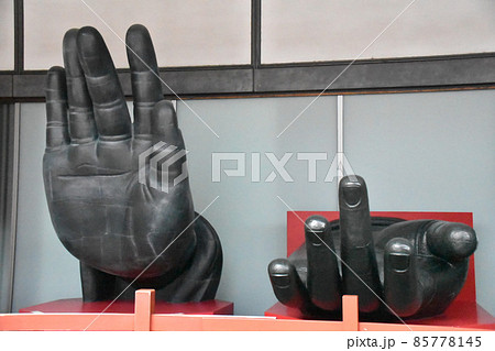 実物大レプリカ、東大寺の大仏の手 85778145