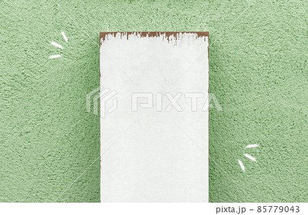 【タイトル向き】壁に立てかけた木の板 【タイトル向き】壁に立てかけた木の板 85779043