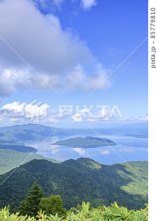 北海道　津別峠から望む屈斜路湖 85779810