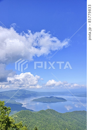 北海道　津別峠から望む屈斜路湖 85779833