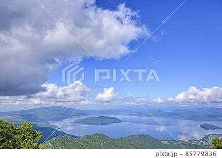 北海道　津別峠から望む屈斜路湖 85779836