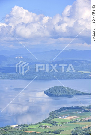 北海道　津別峠から望む屈斜路湖 85779845