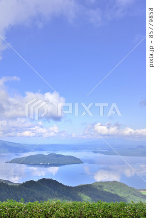 北海道　津別峠から望む屈斜路湖 85779858