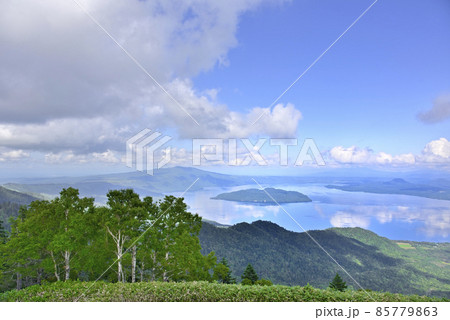 北海道　津別峠から望む屈斜路湖 85779863