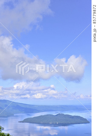 北海道　津別峠から望む屈斜路湖 85779872