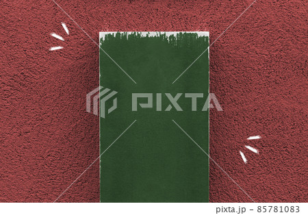 【タイトル向き】壁に立てかけた木の板（カラー豊富） 85781083