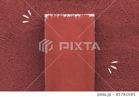 【タイトル向き】壁に立てかけた木の板（カラー豊富） 85781085