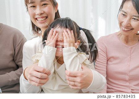 恥ずかしがる3歳児 恥ずかしがる3歳児 85783435