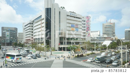沖縄県庁前久茂地交差点 85783812