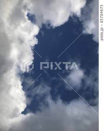 シーの字の雲 85784675