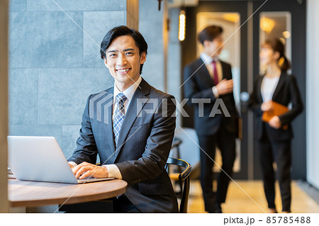 ビジネス オフィス ビジネスマン ビジネス オフィス ビジネスマン 85785488