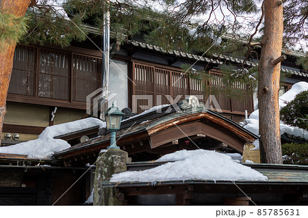 冬の飛騨高山 85785631