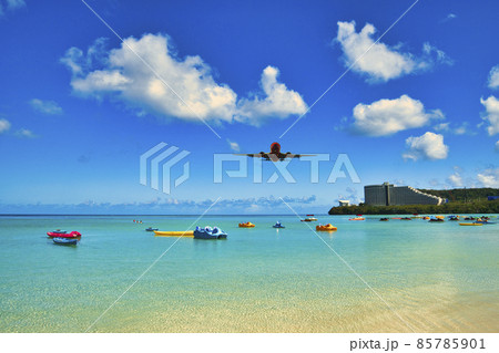 タモン湾の美しいサンゴ礁の海 85785901