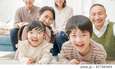 三世代家族 85786964