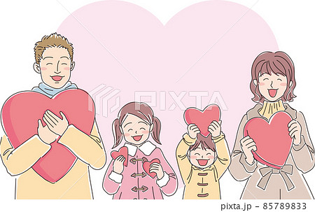 ハートを持った4人家族_カラー_冬服_上半身_ハート入り 85789833