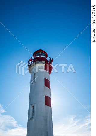 Old red lighthouse in La Rochelle harbor, France 85790930