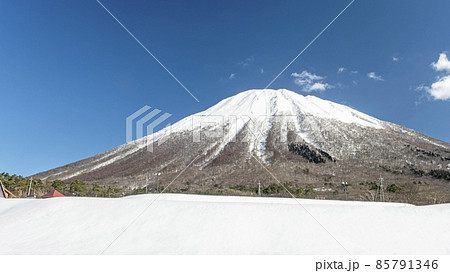 大山の雪景色 (伯耆町から) 大山の雪景色 (伯耆町から) 85791346