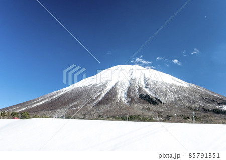 大山の雪景色　(伯耆町から） 85791351