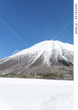 大山の雪景色 (伯耆町から) 大山の雪景色 (伯耆町から) 85791360
