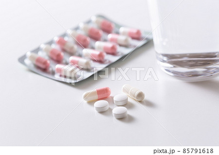 錠剤とカプセル薬 錠剤とカプセル薬 85791618