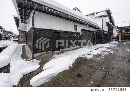 雪の飛騨古川の町並み（岐阜県） 85791923