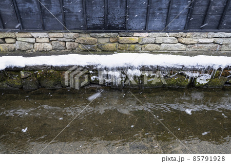 雪の飛騨古川の町並み(岐阜県) 雪の飛騨古川の町並み(岐阜県) 85791928