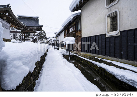 雪の飛騨古川の町並み（岐阜県） 85791947