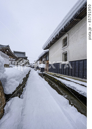 雪の飛騨古川の町並み（岐阜県） 85791950
