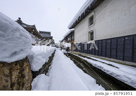 雪の飛騨古川の町並み(岐阜県) 雪の飛騨古川の町並み(岐阜県) 85791951