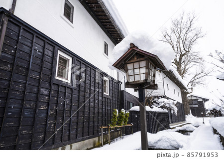 雪の飛騨古川の町並み(岐阜県) 雪の飛騨古川の町並み(岐阜県) 85791953
