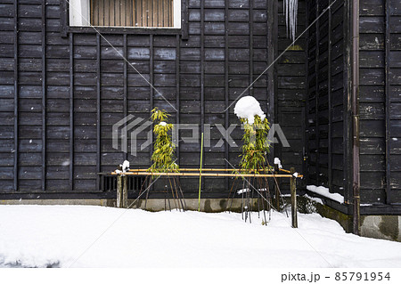 雪の飛騨古川の町並み（岐阜県） 85791954