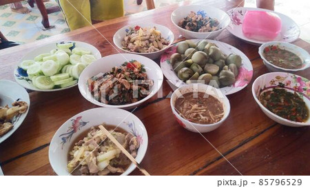 タイのスパンブリーの友人宅で食べた昼食 タイのスパンブリーの友人宅で食べた昼食 85796529