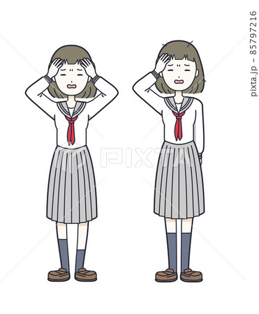 頭を抱える制服の女子高生 85797216