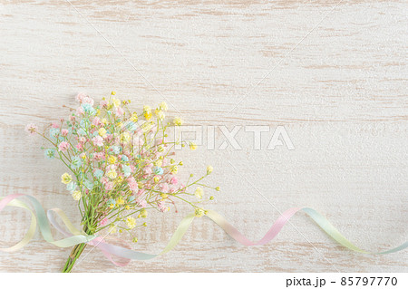 カラフルなパステルカラーのカスミソウの花束 カラフルなパステルカラーのカスミソウの花束 85797770