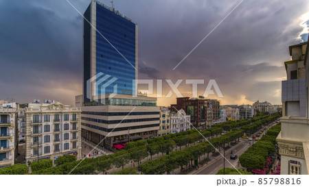 チュニジア チュニス新市街 ハビブ・ブルギバ通り / Tunis, Tunisia 85798816