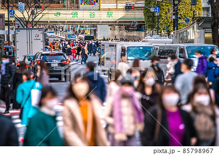 日本の東京都市景観 6波緊急宣言まだない愚…東京3124人・全国1万8千人超。渋谷は大人流…＝13日 85798967