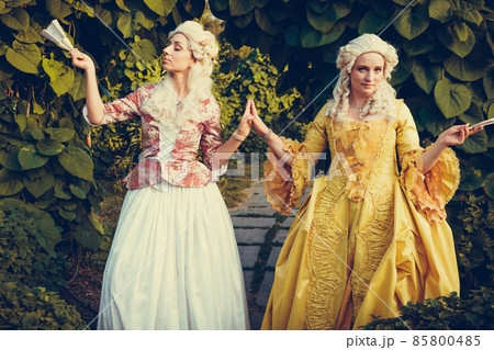 Portrait of two blonde woman dressed in historical Baroque clothes 85800485