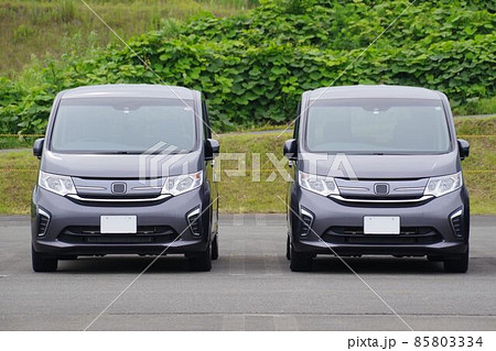 自動車イメージ　2台のホンダステップワゴン 85803334