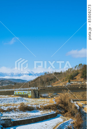 虚空蔵大橋(会田川)と北アルプスの風景【松本市四賀地区】 虚空蔵大橋(会田川)と北アルプスの風景【松本市四賀地区】 85808273