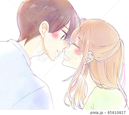 顔を合わせる幸せそうな男女 85810827